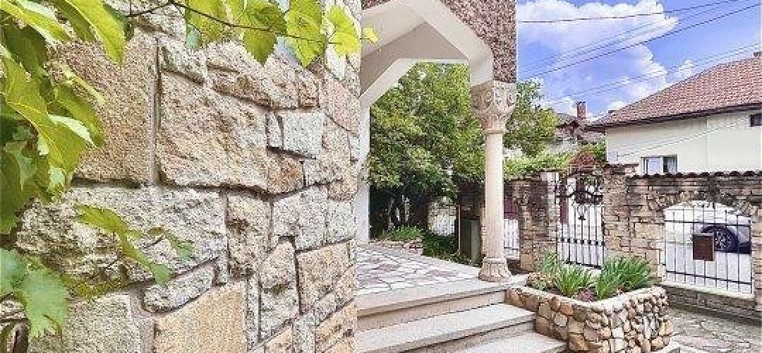 Read more about the article „Mic castel” din Gheorgheni, scos la vânzare. Cât cere proprietarul pentru acesta