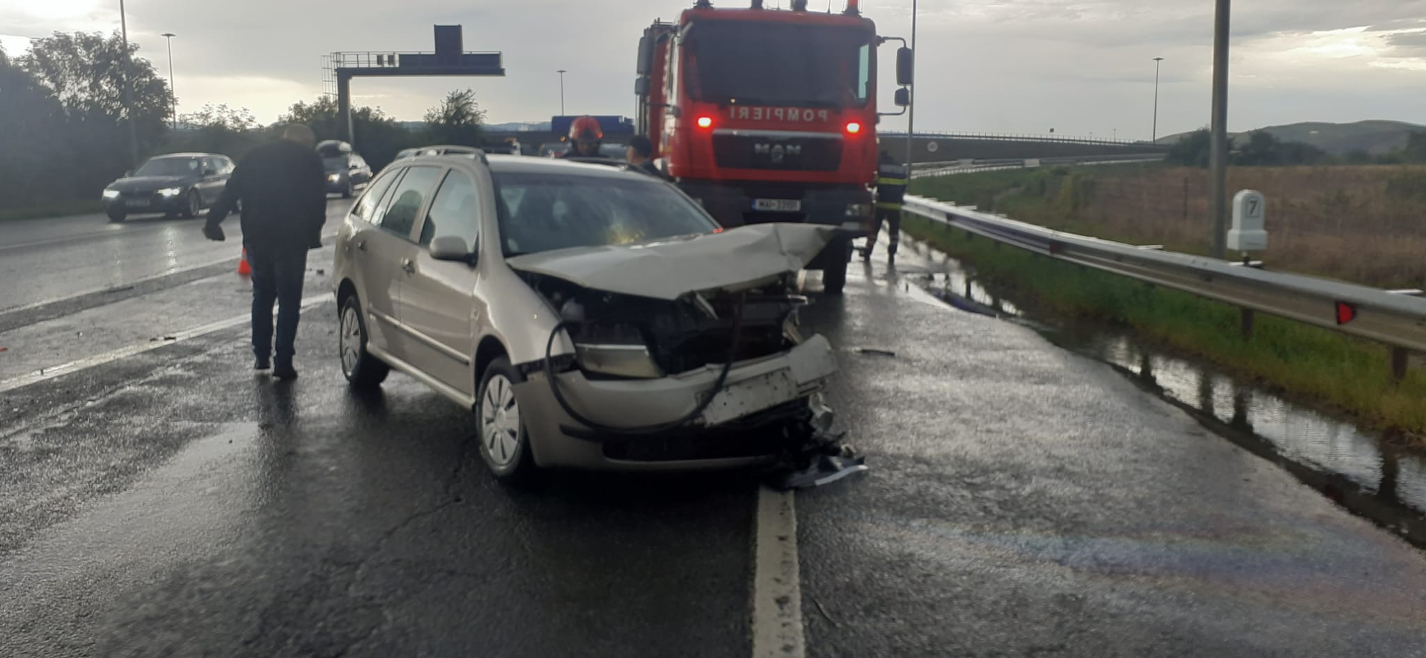 Read more about the article Încă un accident pe breteaua autostrăzii. O tânără de 20 de ani, transportată la spital