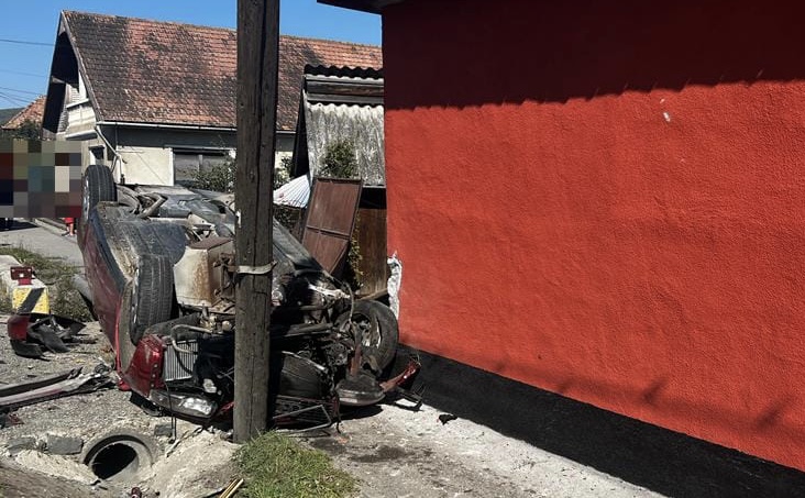 Read more about the article Și-au făcut mașina oale și ulcele. Aproape miraculos cum au scăpat