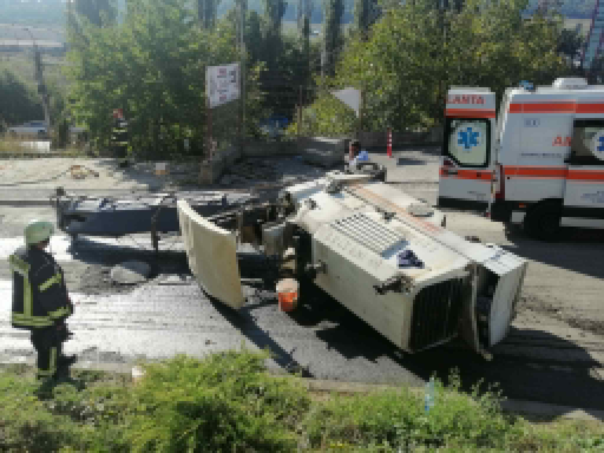 Read more about the article Utilaj răsturnat peste un om, în Baciu