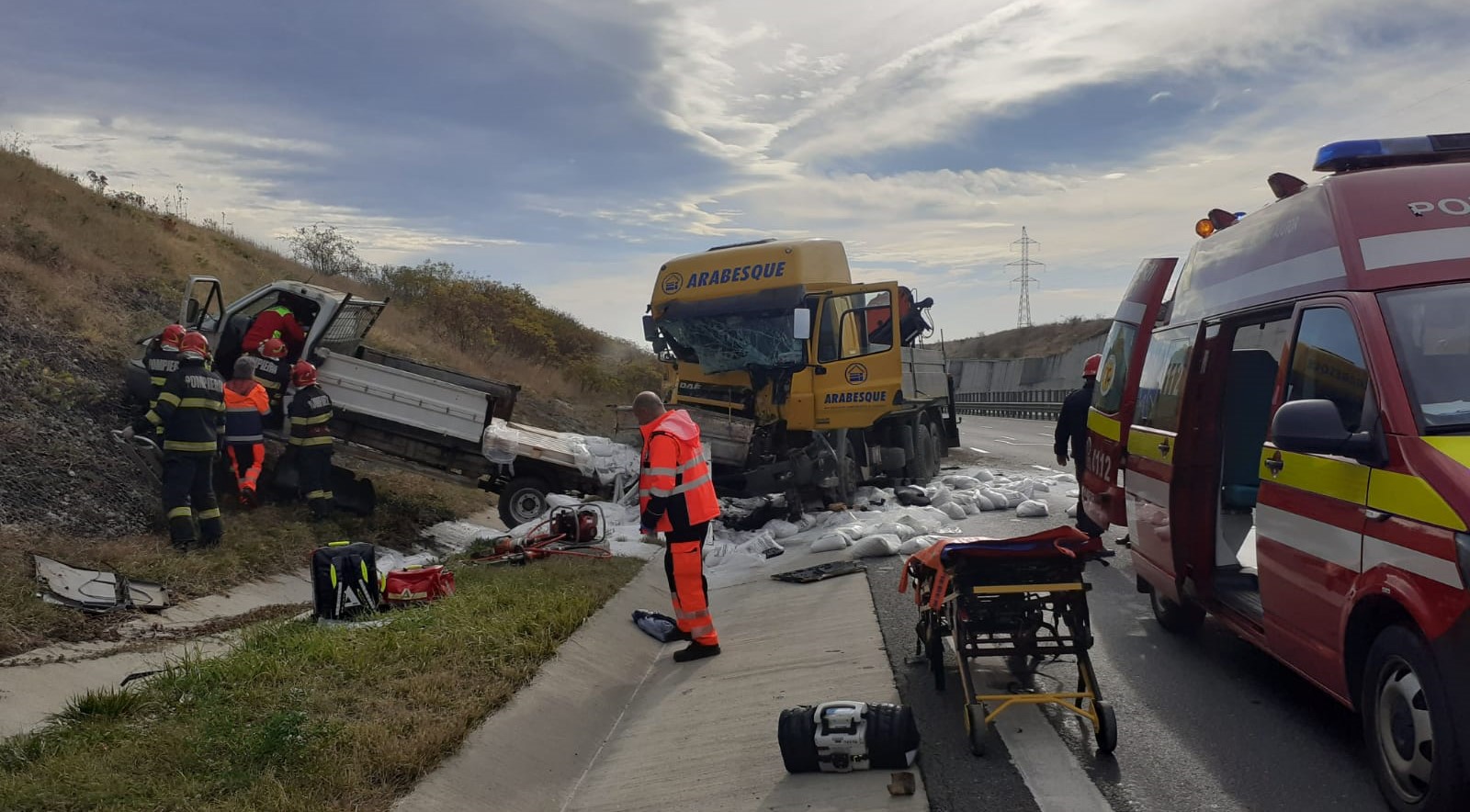 Read more about the article Autoutilitară lovită de TIR. A fost chemat elicopterul SMURD