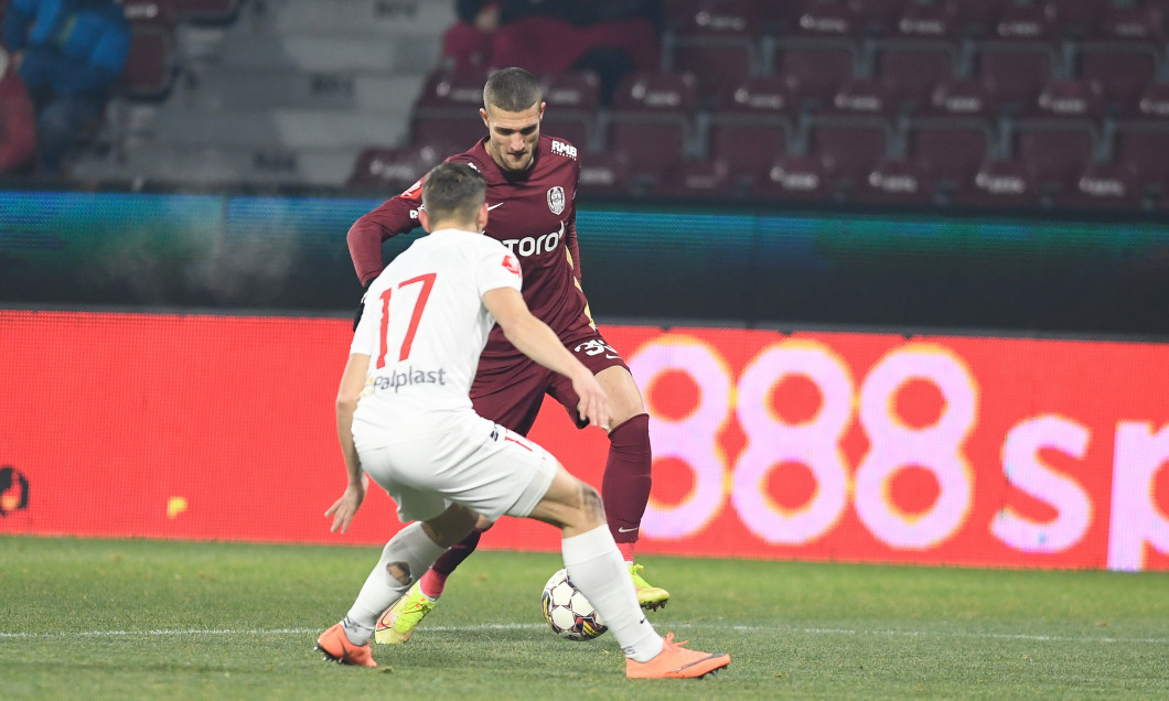 Read more about the article CFR Cluj joacă pentru urcarea pe primul loc