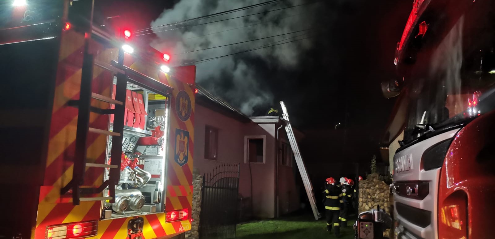 Read more about the article A ars acoperișul unei case din Șoimeni