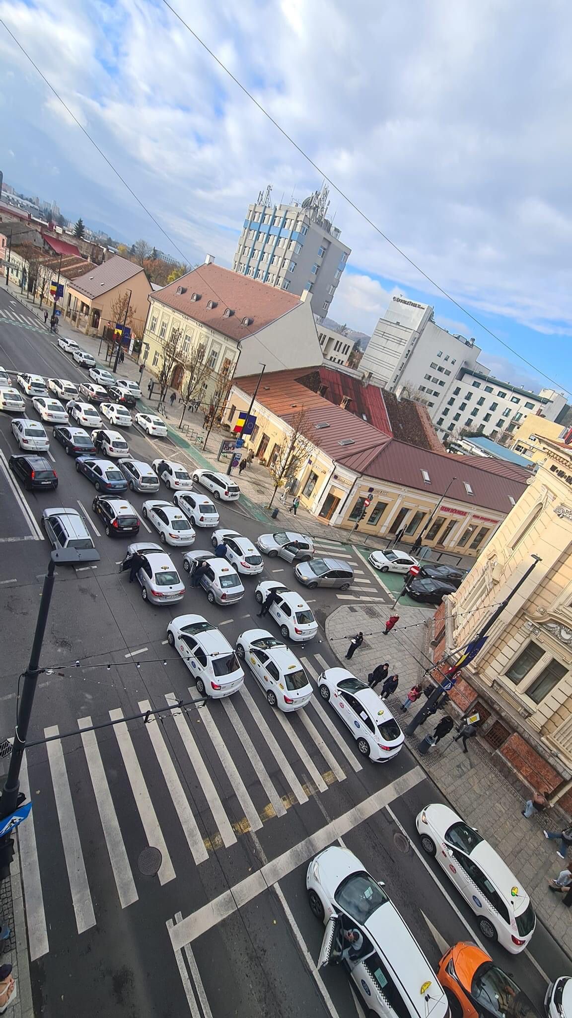 Read more about the article Taxi sau Bolt/Uber? O călătoare acuză „țeapă” de la un taximetrist