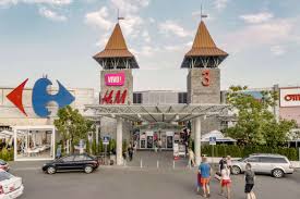 Read more about the article Scandal violent cu scaune aruncate, la mall, în Cluj