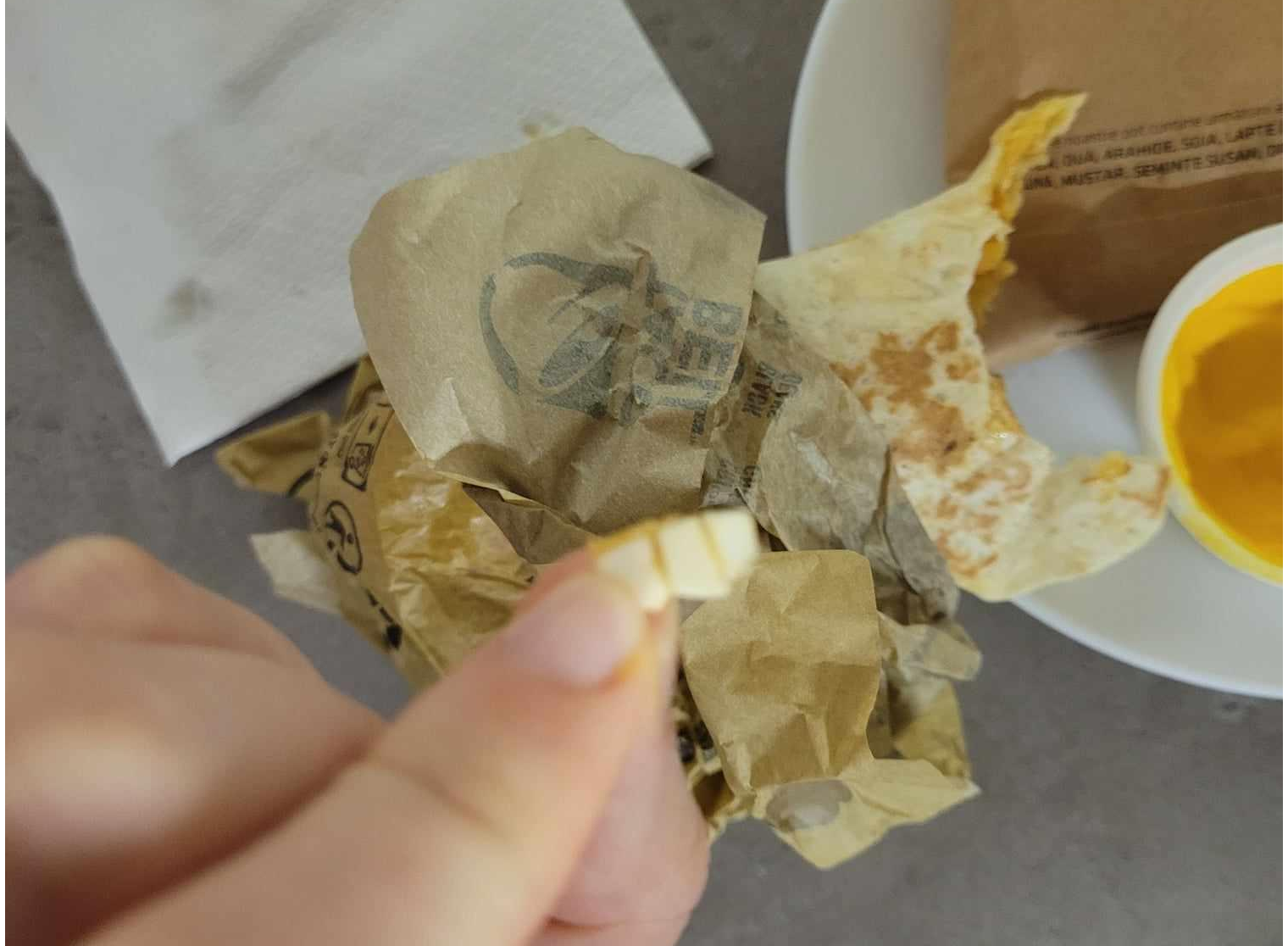 Read more about the article Ce a găsit o clujeancă în mâncarea comandată de la Taco Bell
