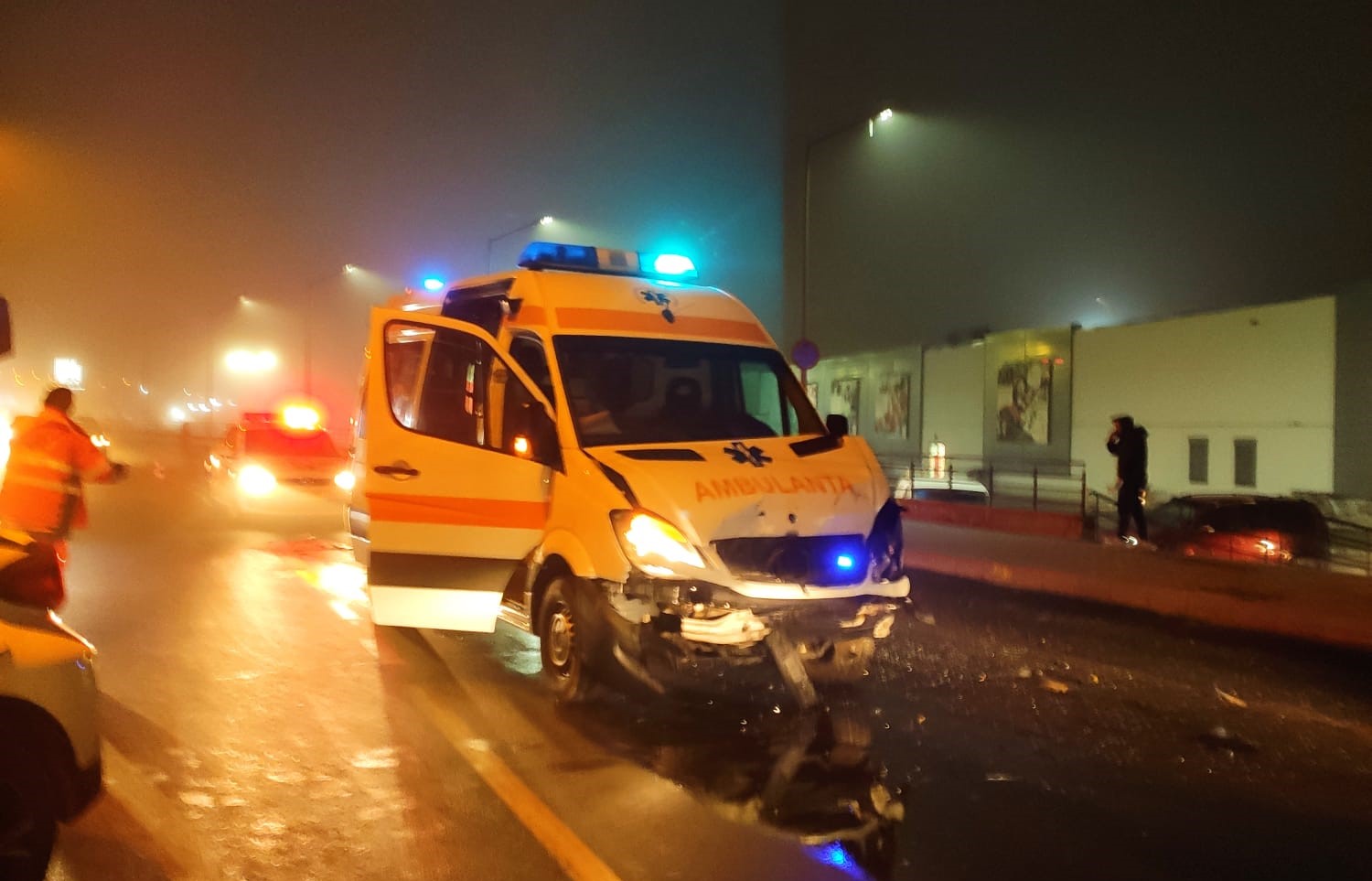 Read more about the article O ambulanță cu pacient a făcut accident la Turda