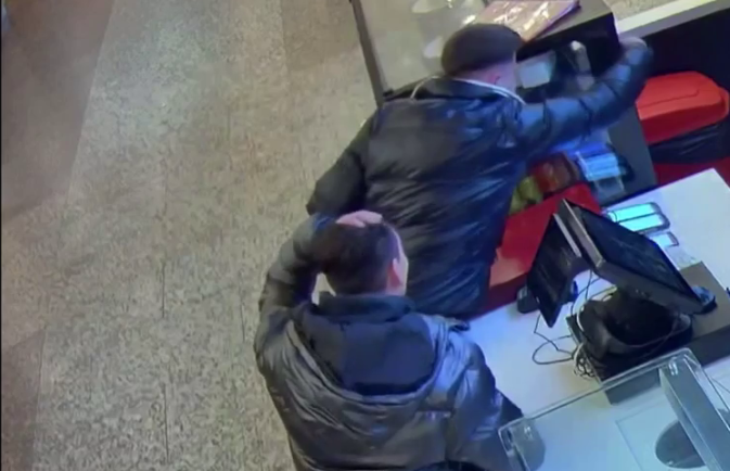 Read more about the article Hoții la mall. Au încercat să fure de la un stand din Iulius Mall