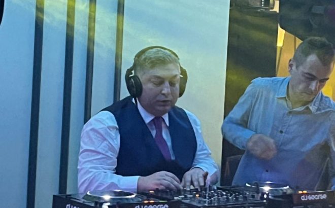 Read more about the article Învață muzică cu profesor. Alin Tișe, Mr Saxobeat