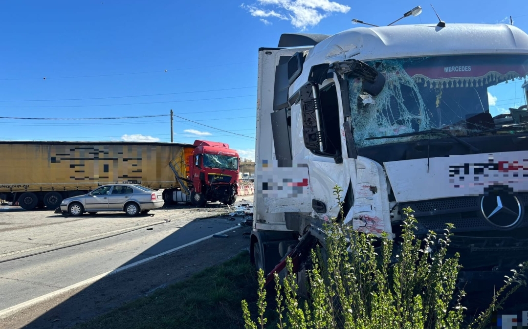 Read more about the article Coliziune între 4 autovehicule pe o stradă din Turda