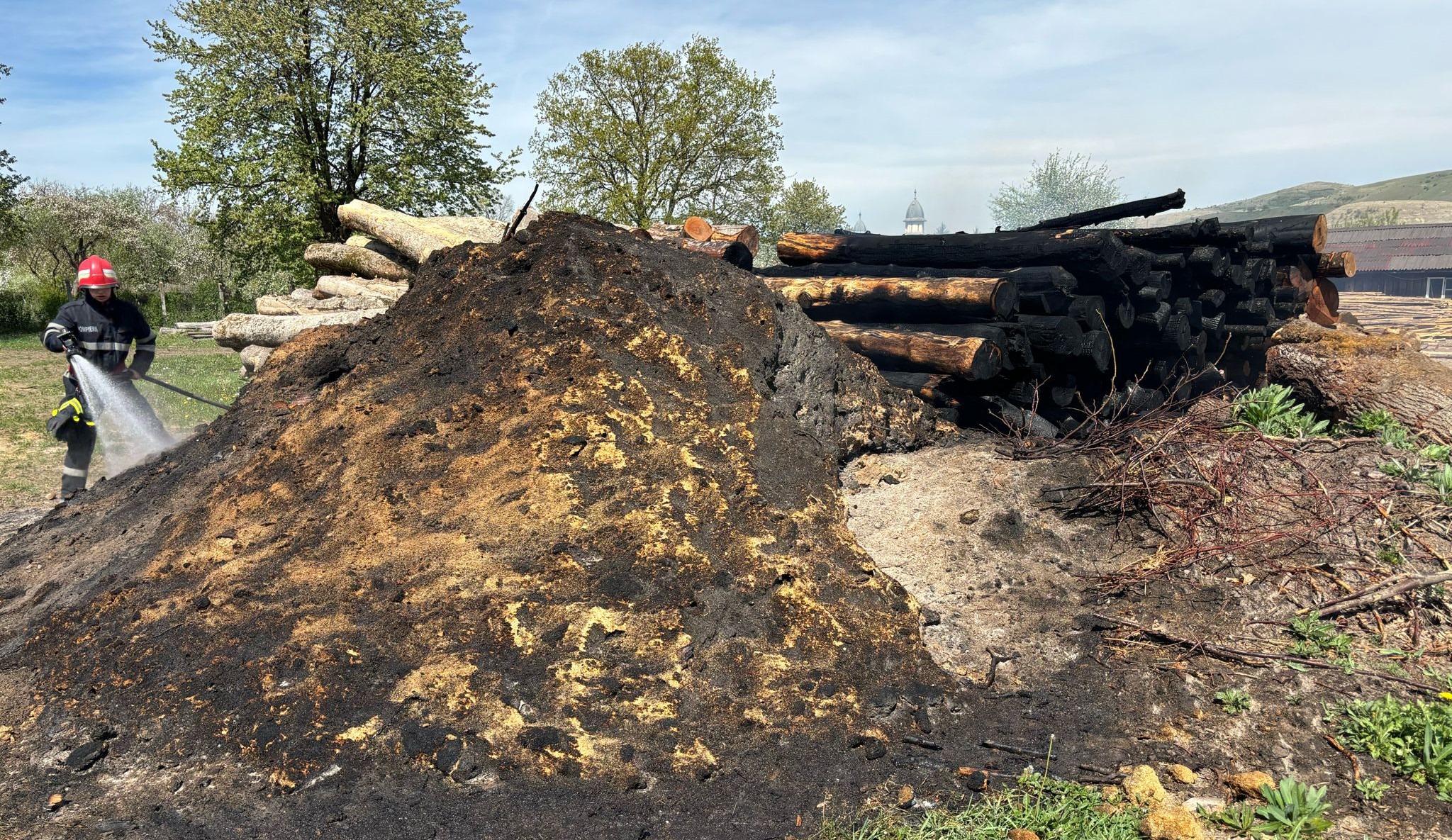 Read more about the article Incendiu la un depozit de lemne din Cluj