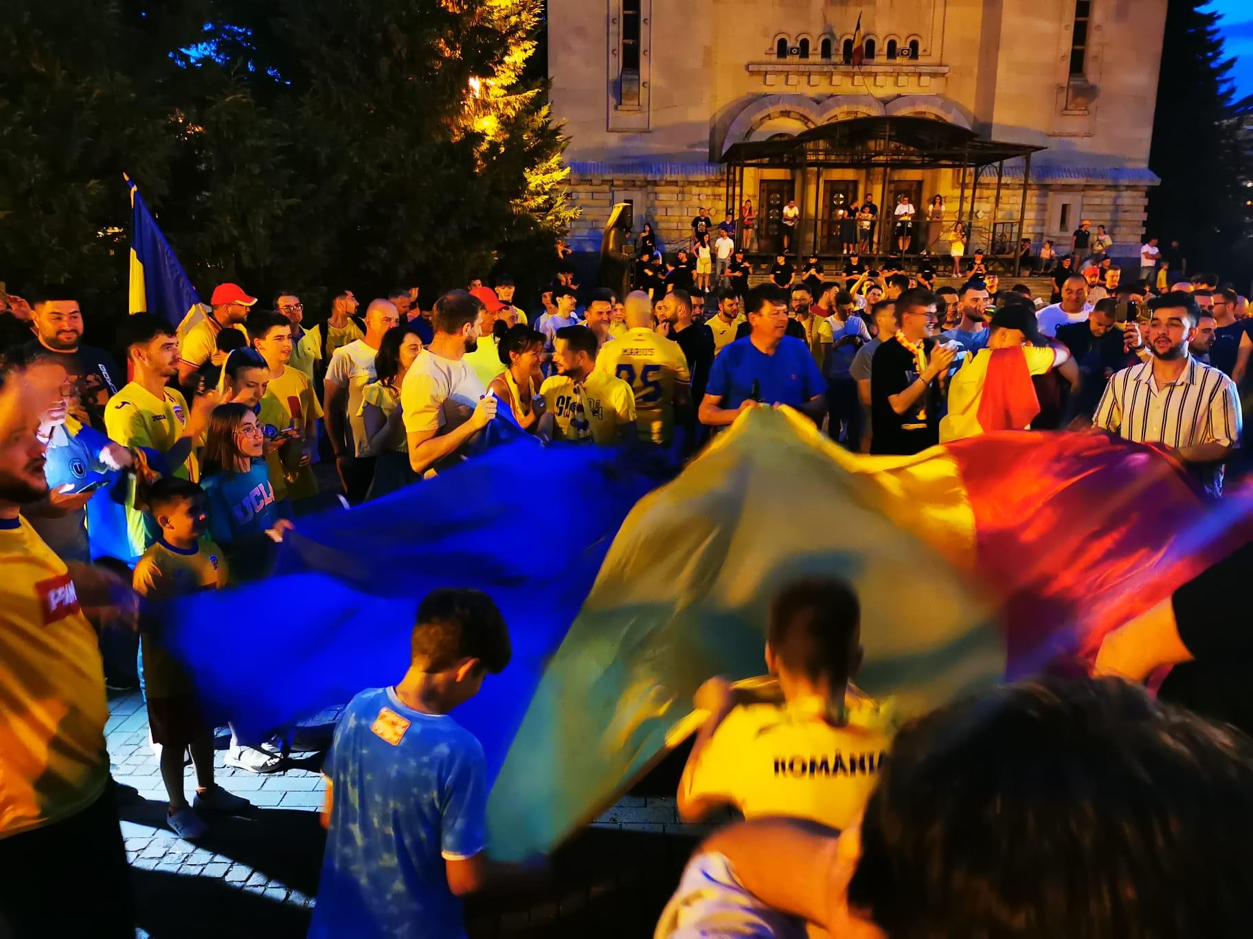 Read more about the article VIDEO Cum au sărbătorit clujenii, aseară, calificarea echipei naționale