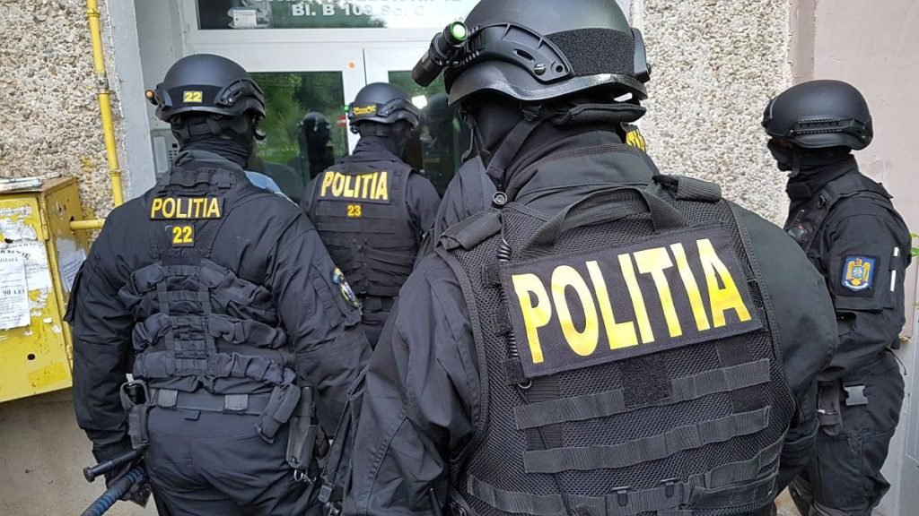Read more about the article Doi hoți au fost prinși de polițiști după ce au intrat prin efracție într-un apartament din Cluj și au furat 250.000 de lei