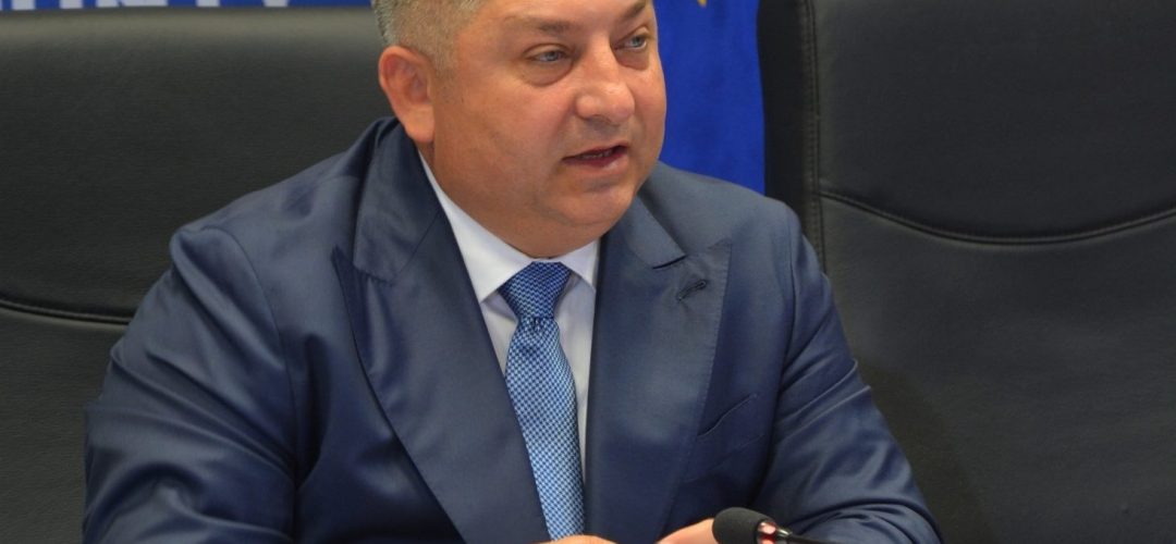 Read more about the article Tișe îl contrazice pe Bolojan și vorbește despre „o jenă națională”