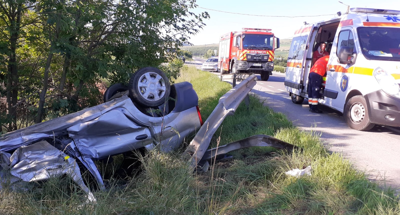 Read more about the article Graba răstoarnă treaba. S-au răsturnat pe un drum din Bunești