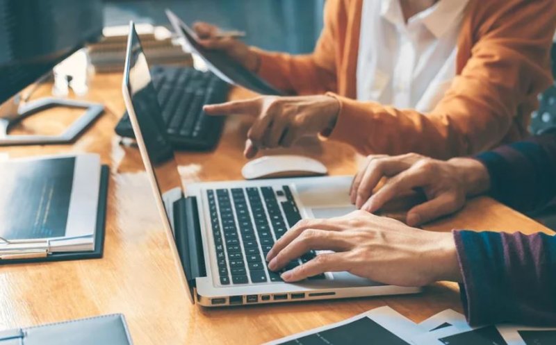 Read more about the article Student Job Market- platforma care ajută studenții să își găsească de lucru