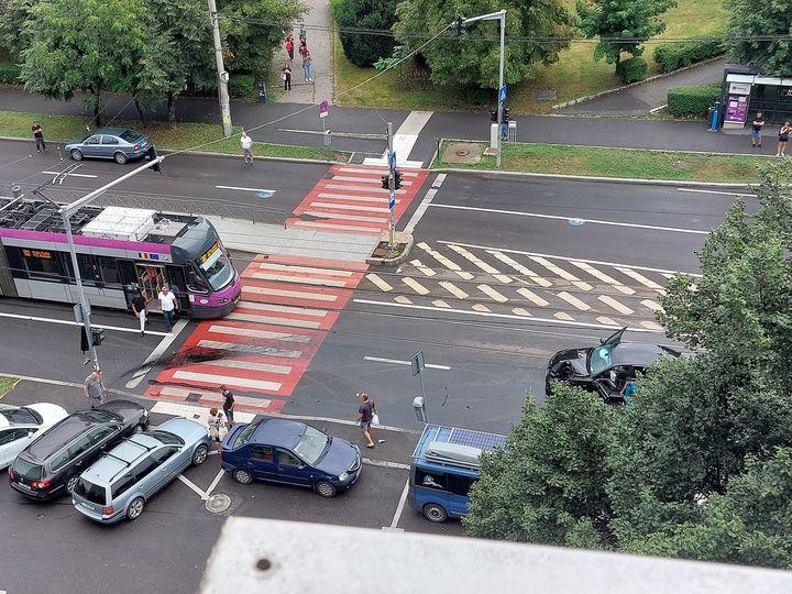Read more about the article Accident. Un șofer a lovit un stâlp pe o stradă din Mănăștur