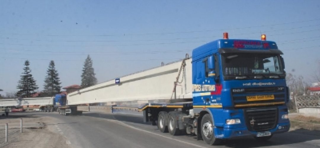 Read more about the article Atenție șoferi! Un transport uriaș va trece prin Cluj. Peste 90 de tone și 40 de metri lungime