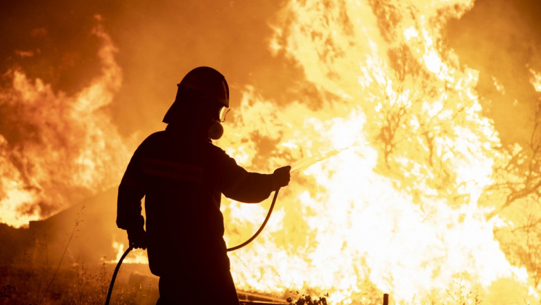 Read more about the article Au luat foc 4 case de pe o stradă din Cluj. Din fericire, nimeni nu a fost rănit