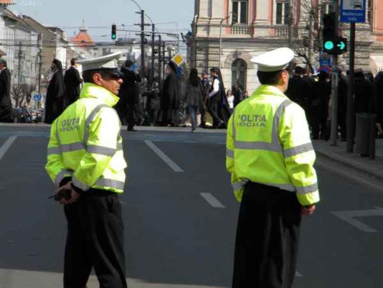 Read more about the article Cerșetorii invadează Clujul. „Degeaba chemi Poliția, că până ajung ei oamenii pleacă. După plătești amenda că îi pui pe drumuri aiurea”