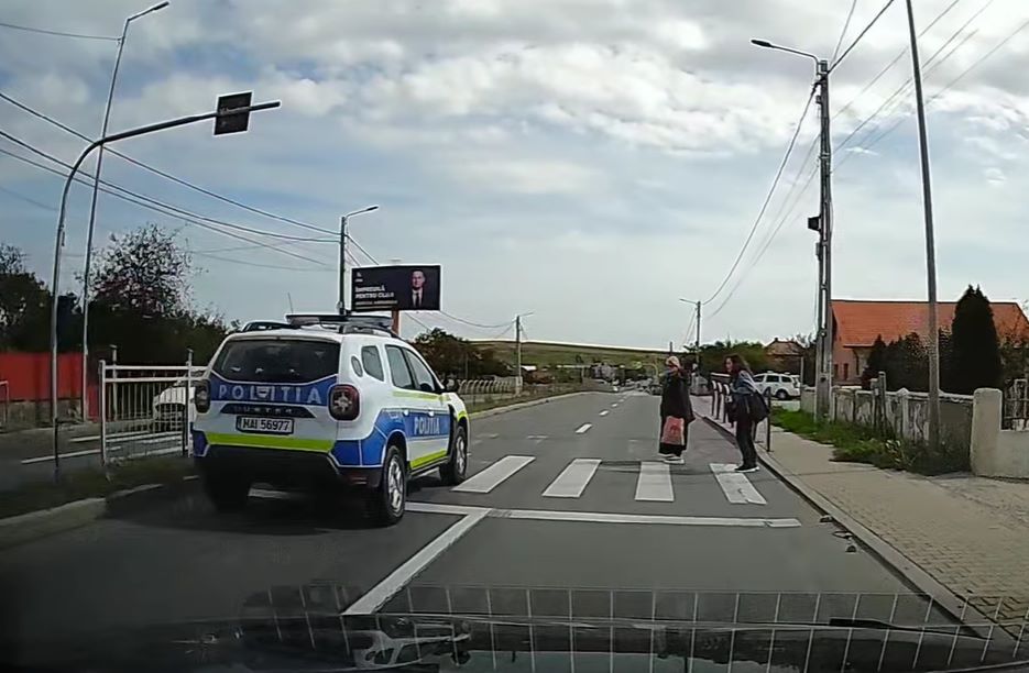 Read more about the article Mașină de Poliție aproape a lovit doi pietoni. Ce spune Inspectoratul de Poliție