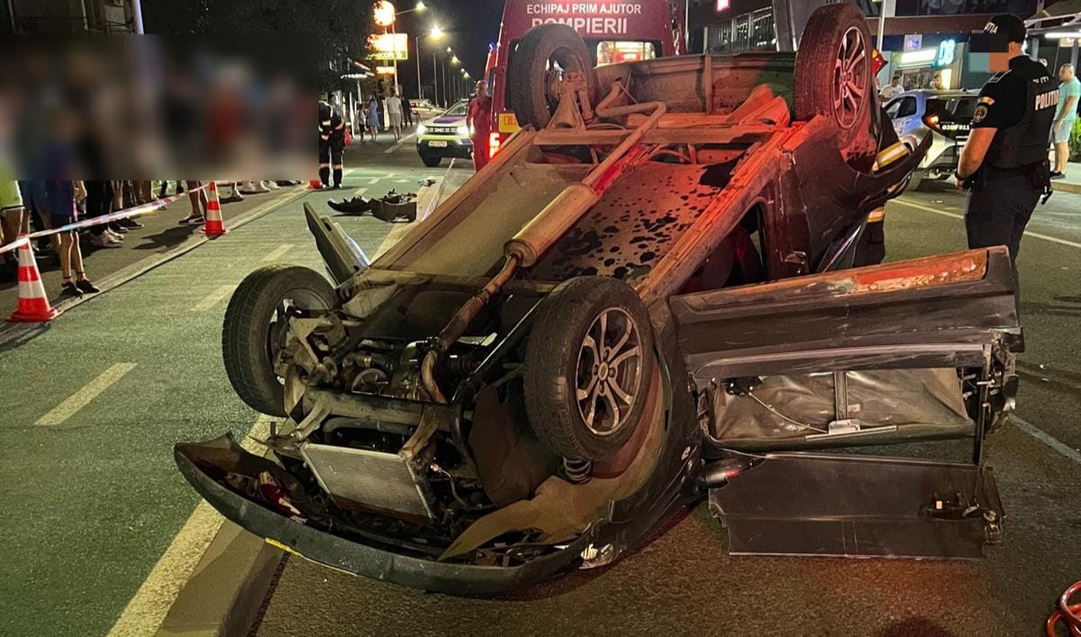 Read more about the article Accident. O mașină răsturnată. Doi tineri au ajuns la spital