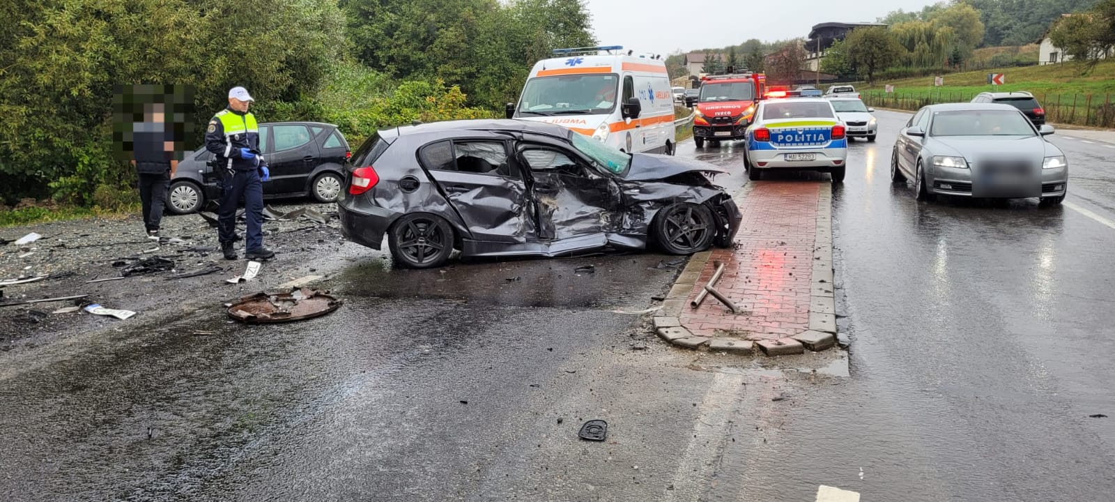 Read more about the article Accident la ieșirea din Feleacu. Două persoane au fost transportate la spital