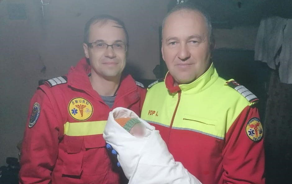 Read more about the article Paramedicii SMURD din Cluj au intervenit și au salvat-o pe micuța Ștefania