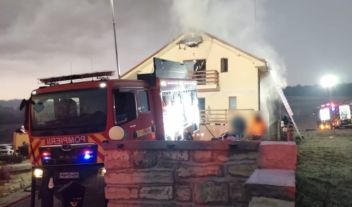 Read more about the article Incendiu la acoperișul unei case dintr-o comună clujeană