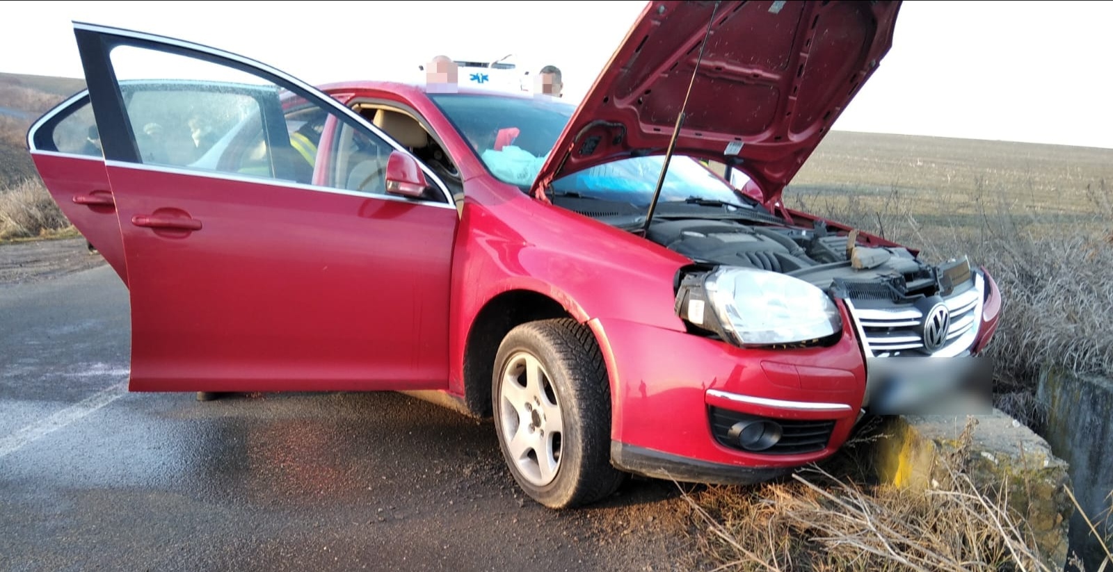 Read more about the article Trei bărbați au fost transportați la spital după un accident petrecut în localitatea Ploscoș