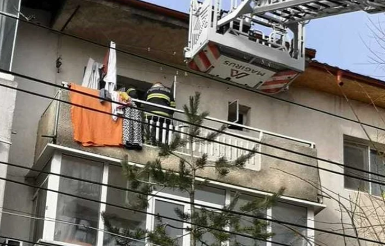 Read more about the article Bărbat mort, găsit în propria locuință. Pompierii a trebuit să intre pe geam