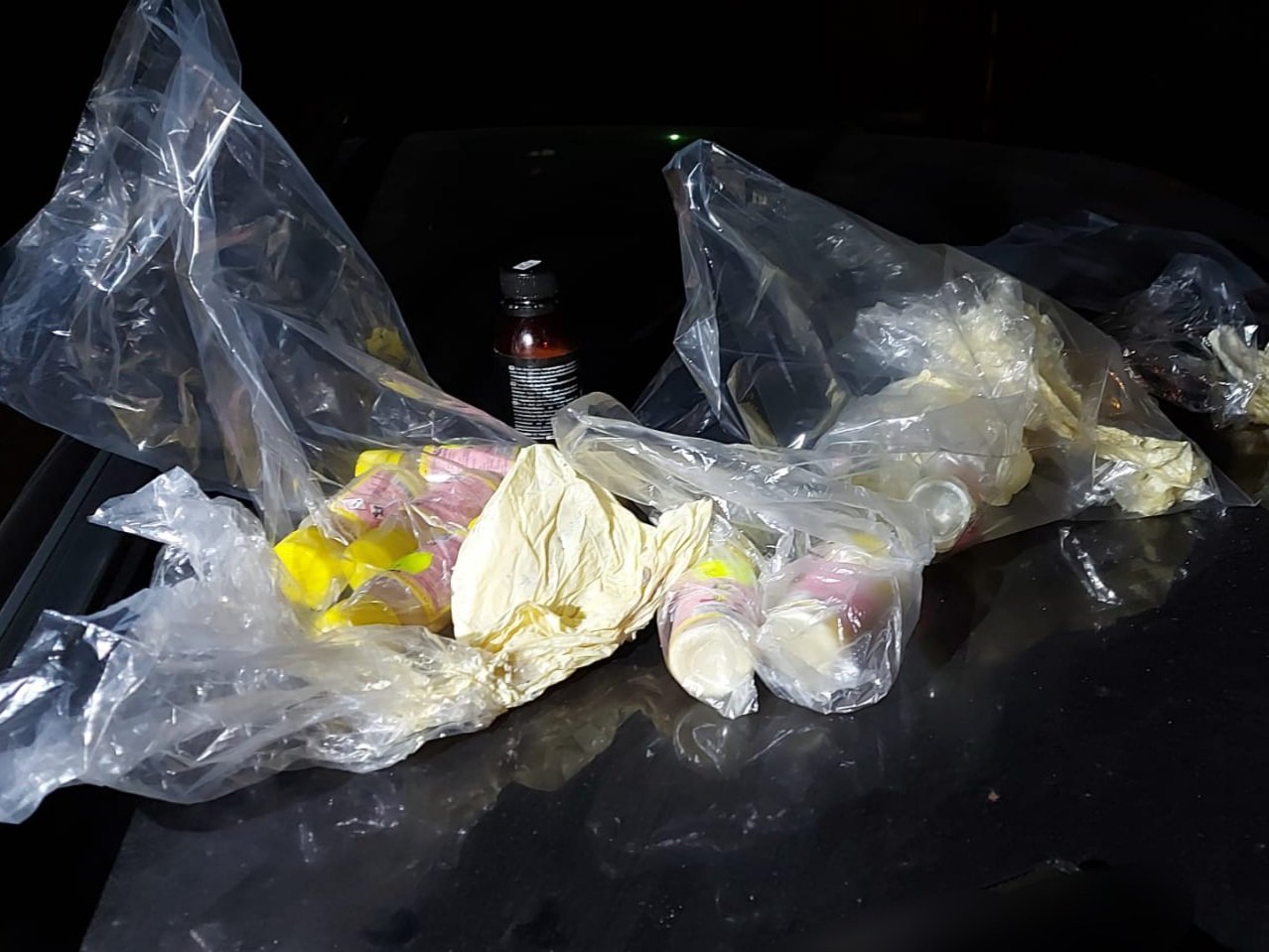 Read more about the article Un bărbat a fost filmat cum se droga cu prenadez în spatele Pieței Mărăști
