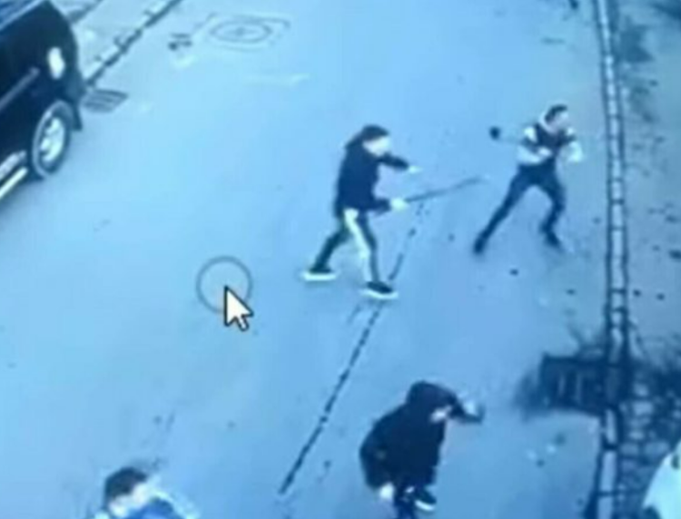 Read more about the article Trei tineri s-au bătut cu arme albe în centrul Clujului. Unul dintre ei este cercetat pentru tentativă de omor