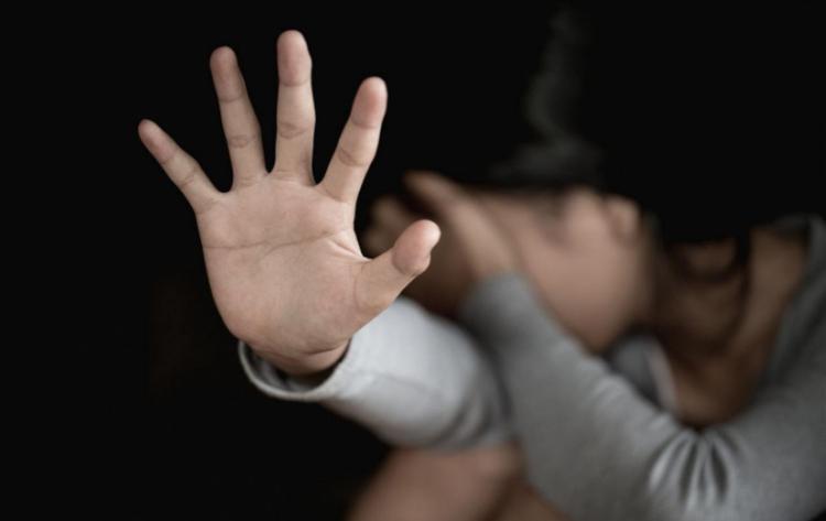Read more about the article O femeie alcoolică a încercat să-și ucidă fata de 7 ani cu o sfoară