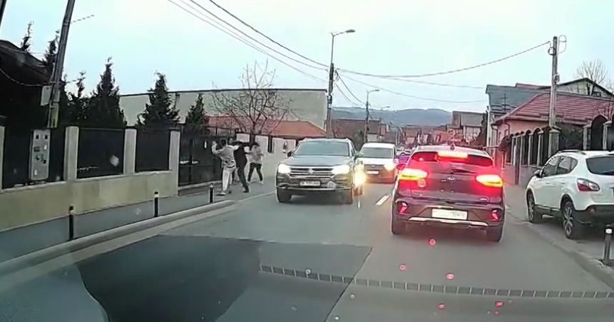 Read more about the article Street-fight pe bune. Bătaie surprinsă pe strada Câmpului