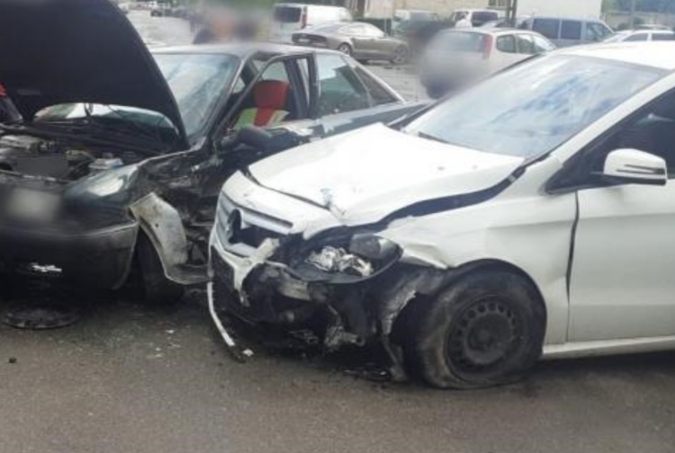 Read more about the article Minori de 1 și 6 ani, implicați într-un accident pe o stradă din Cluj