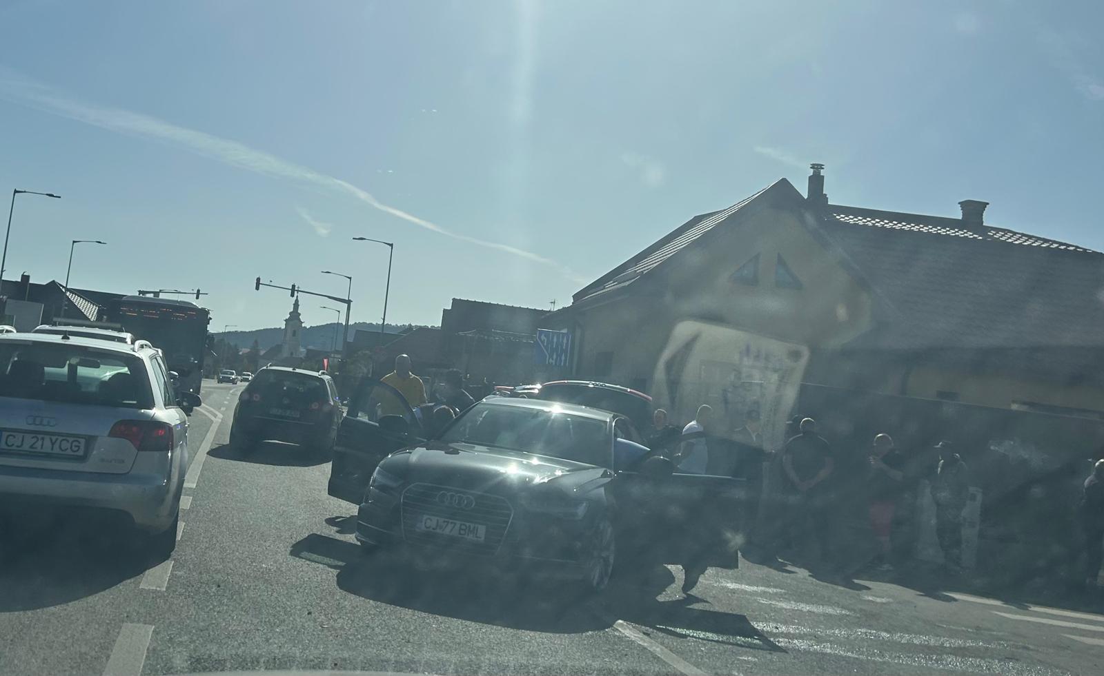 Read more about the article Accident la o intersecție din Florești între un taximetru și un autoturism Audi