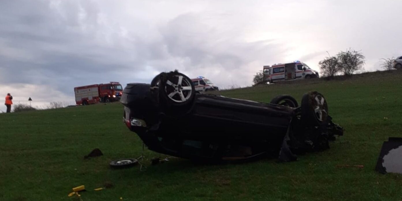 Read more about the article „Conducătorul” auto care s-a răsturnat cu mașina, sâmbătă, este un adolescent de 15 ani. A suferit mai multe răni și e la spital