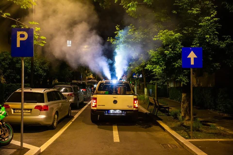 Read more about the article GALERIE FOTO. Municipalitatea a scos mașinile de dezinsecție în oraș, într-o acțiune care a cuprins toate cartierele Clujului