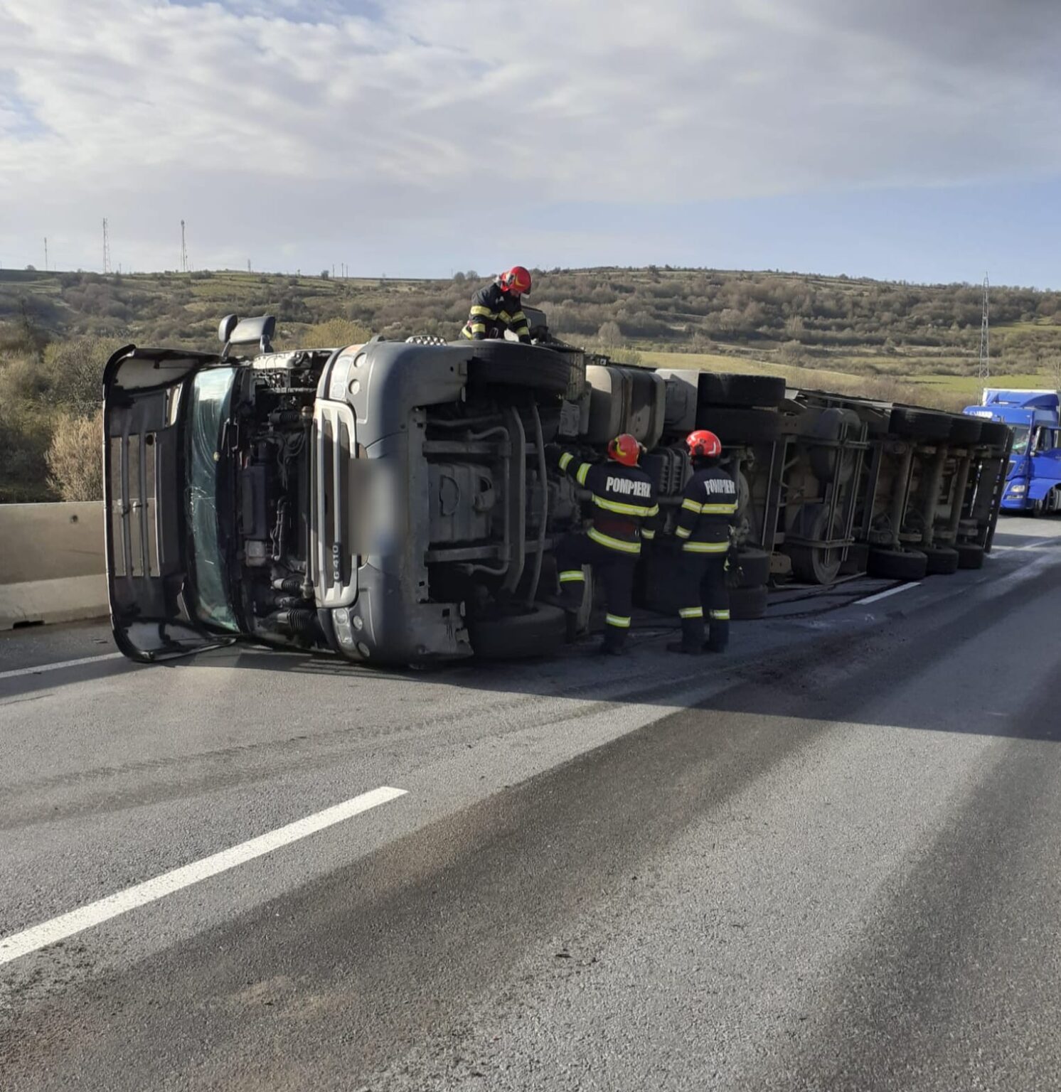 Read more about the article Accident rutier pe DN1, pe raza localității Izvoru Crișului: două TIR-uri implicate, unul s-a răsturnat
