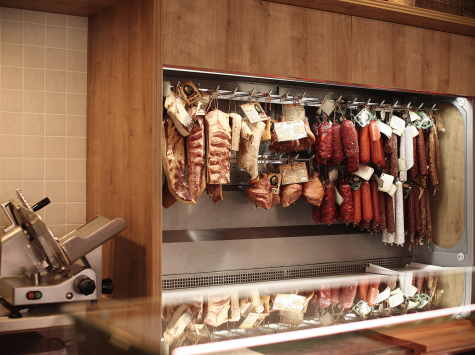 Read more about the article Un cunoscut comerciant de preparate din carne, dar și mezeluri de bună calitate, a deschis un magazin în Florești
