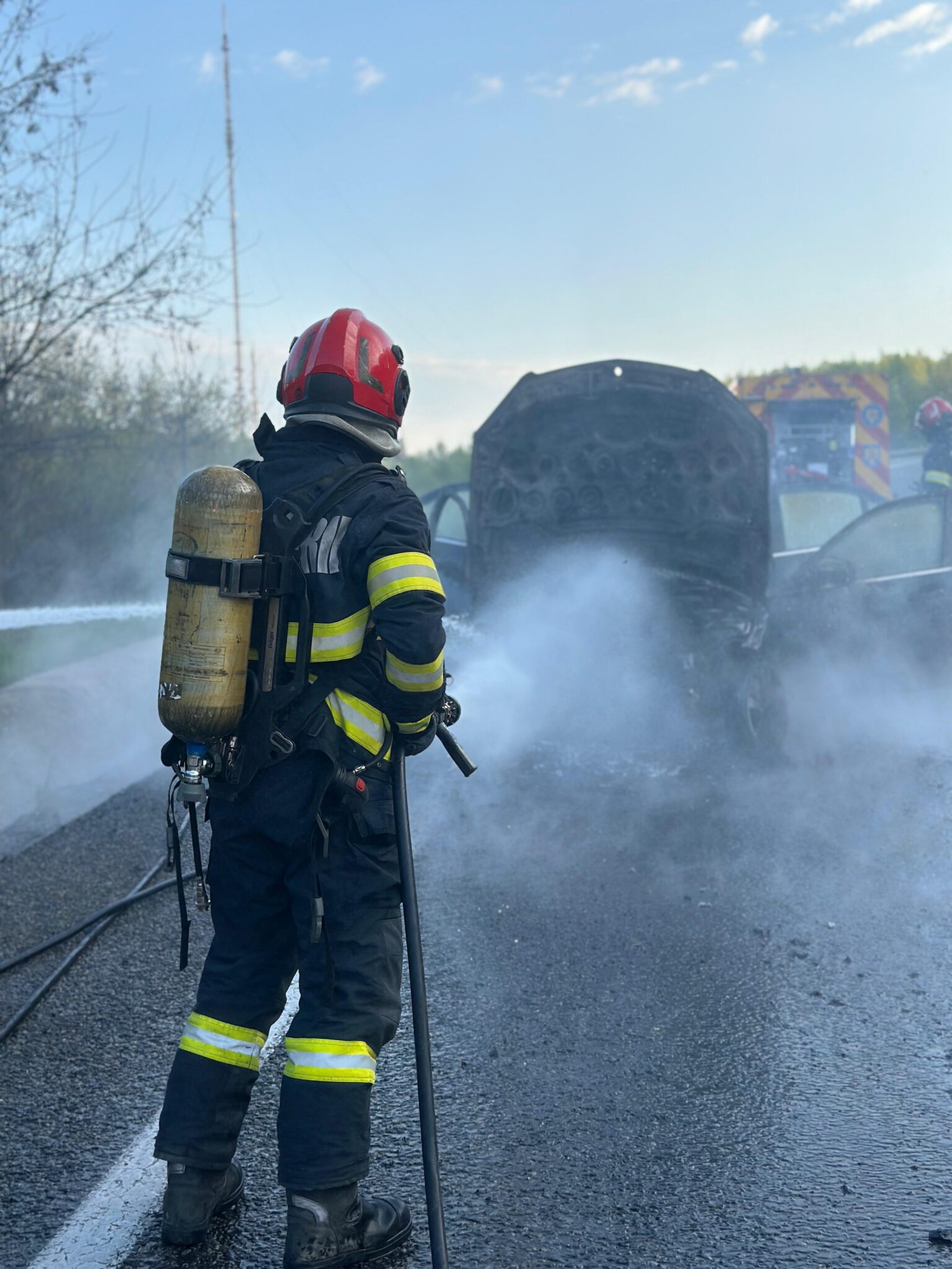 Read more about the article O mașină a ars ca o torță pe centura Vâlcele – Apahida. Ce-a pățit șoferul