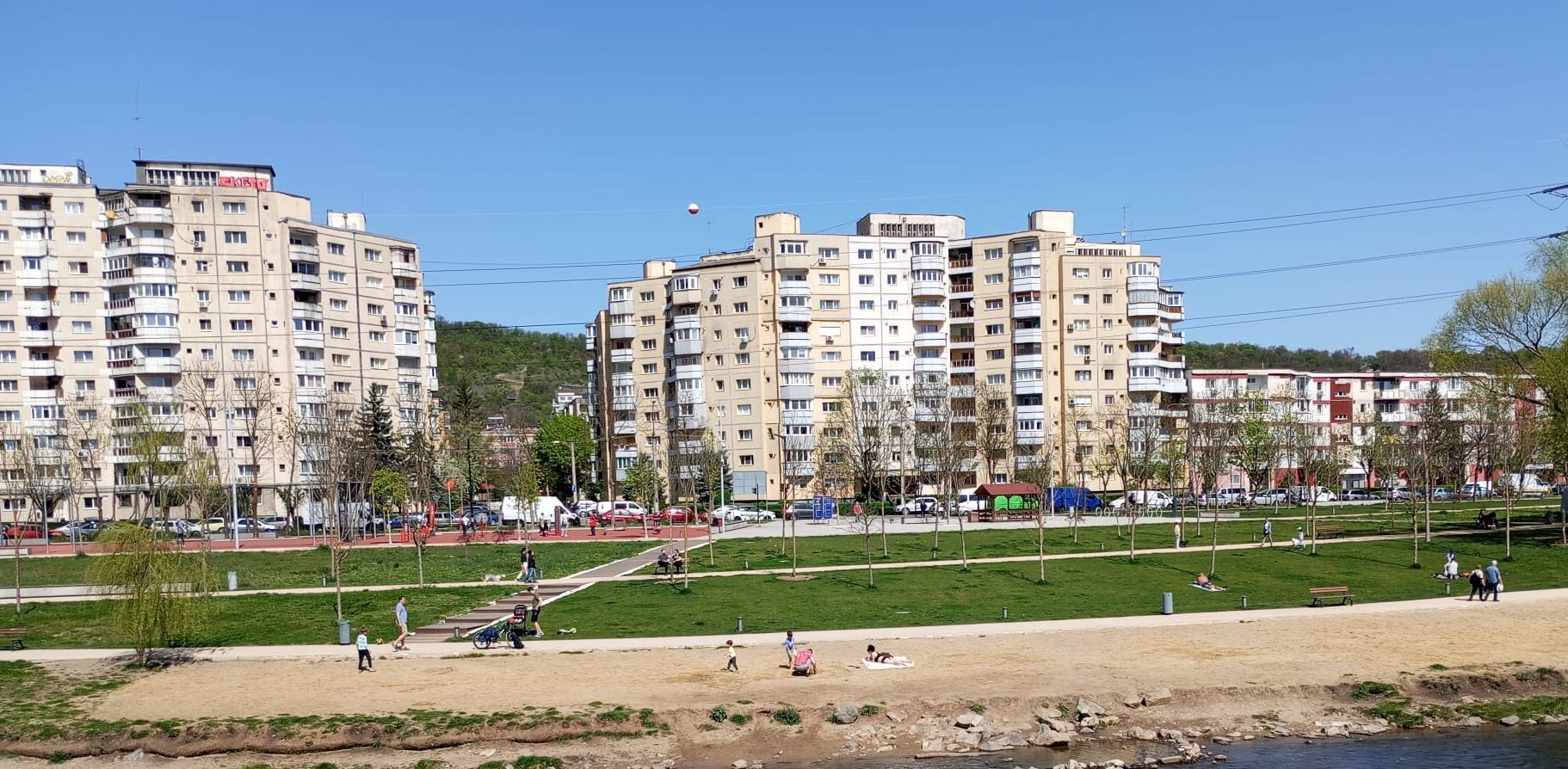 Read more about the article APRILIE 2025. La 25 de grade Celsius, clujenii n-au mai rezistat și au ieșit la plajă