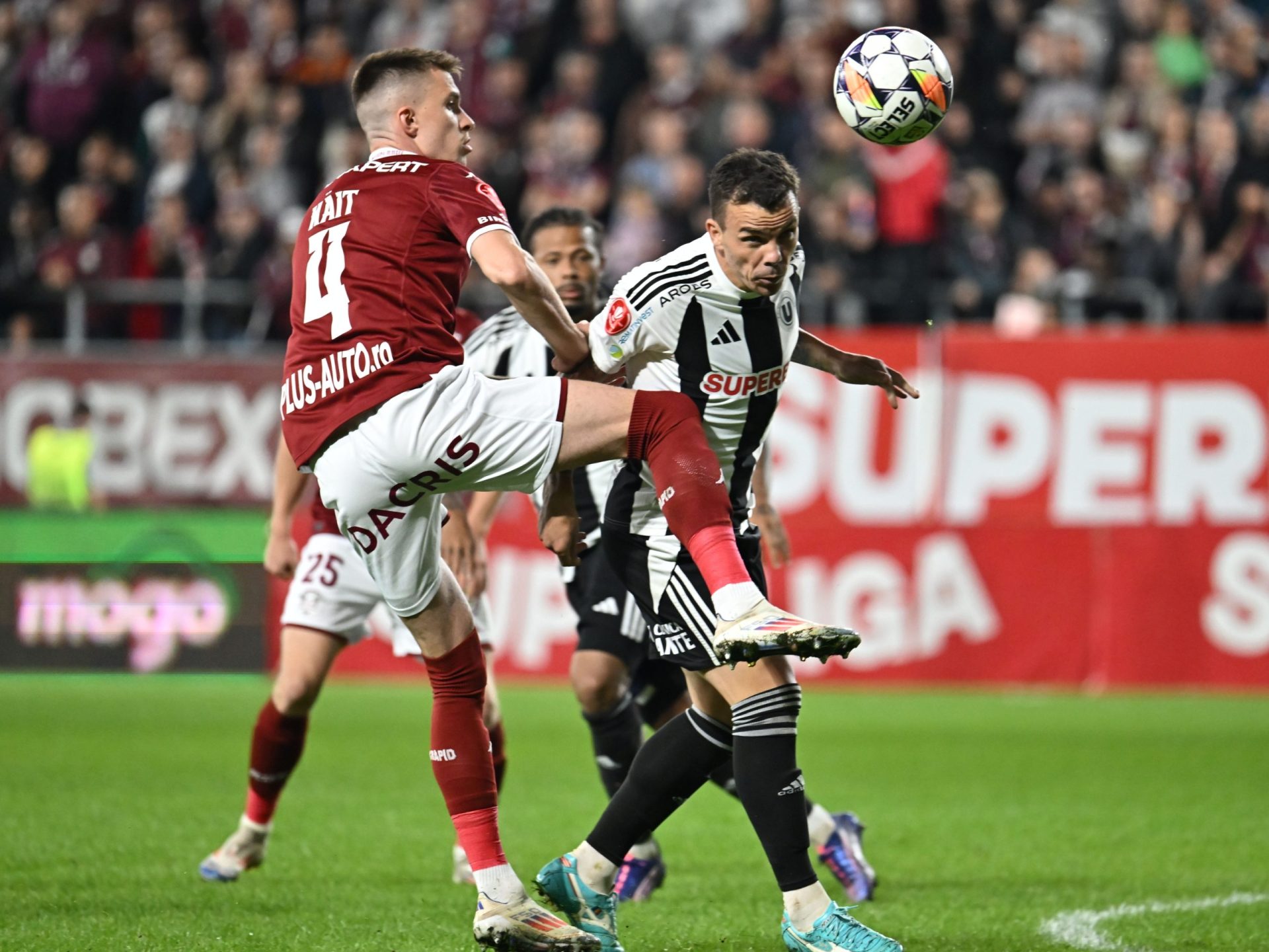 Read more about the article Rapid vs ”U” Cluj. Cine va arbitra meciul dintre „vișinii” și „studenți”