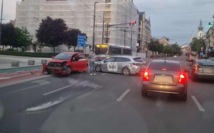 Read more about the article Accident ciudat cu două mașini în centrul Clujului