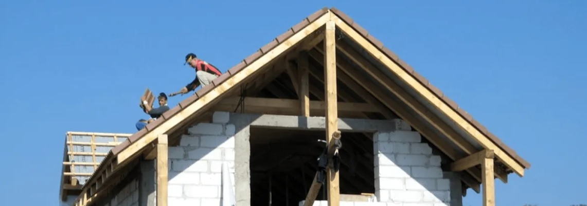 Read more about the article Cât costă să-ți construiești în 2025 o casă de 150 mp „la roșu”. Calcule complete, cu materiale și manoperă