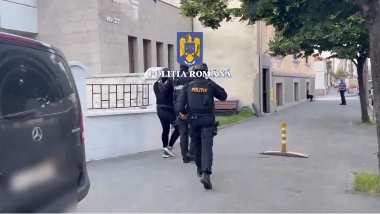 Read more about the article Hoț prins de polițiștii din Cluj. Fura produse de lux din camioane parcate pe autostrăzile din Franța