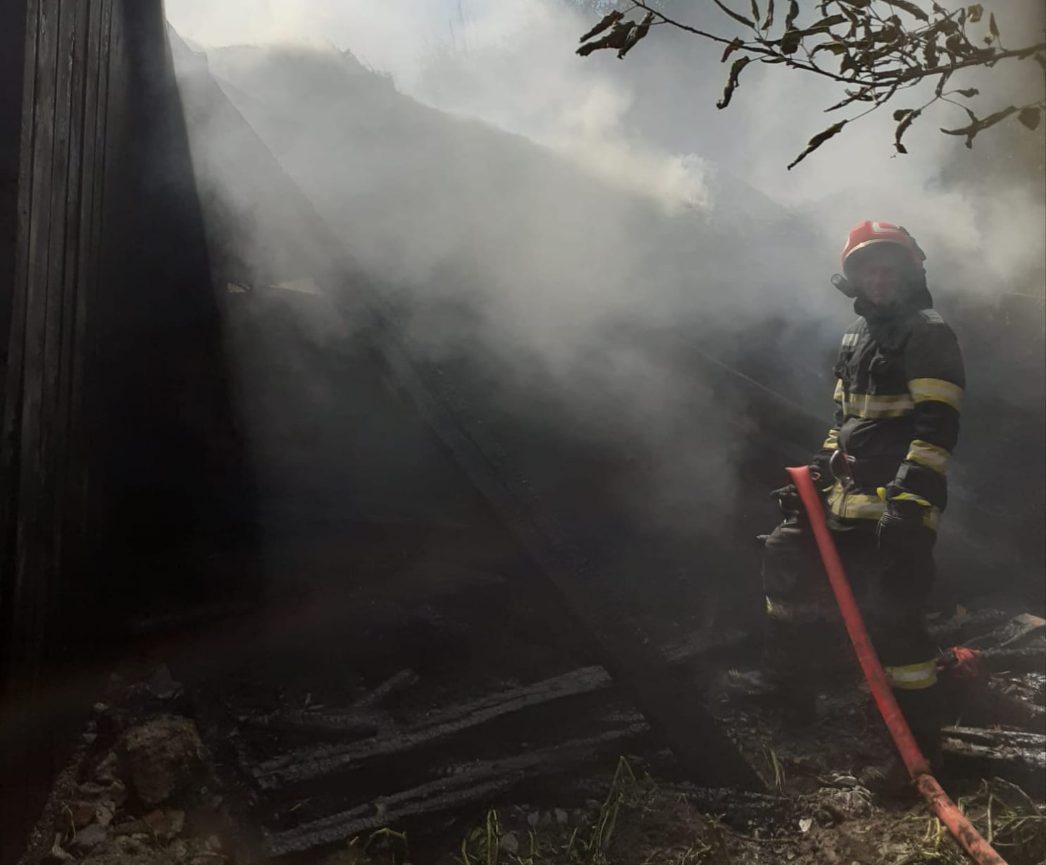 Read more about the article Incendiu la o casă din comuna Sâncraiu. Intervin 4 autospeciale de stins incendii