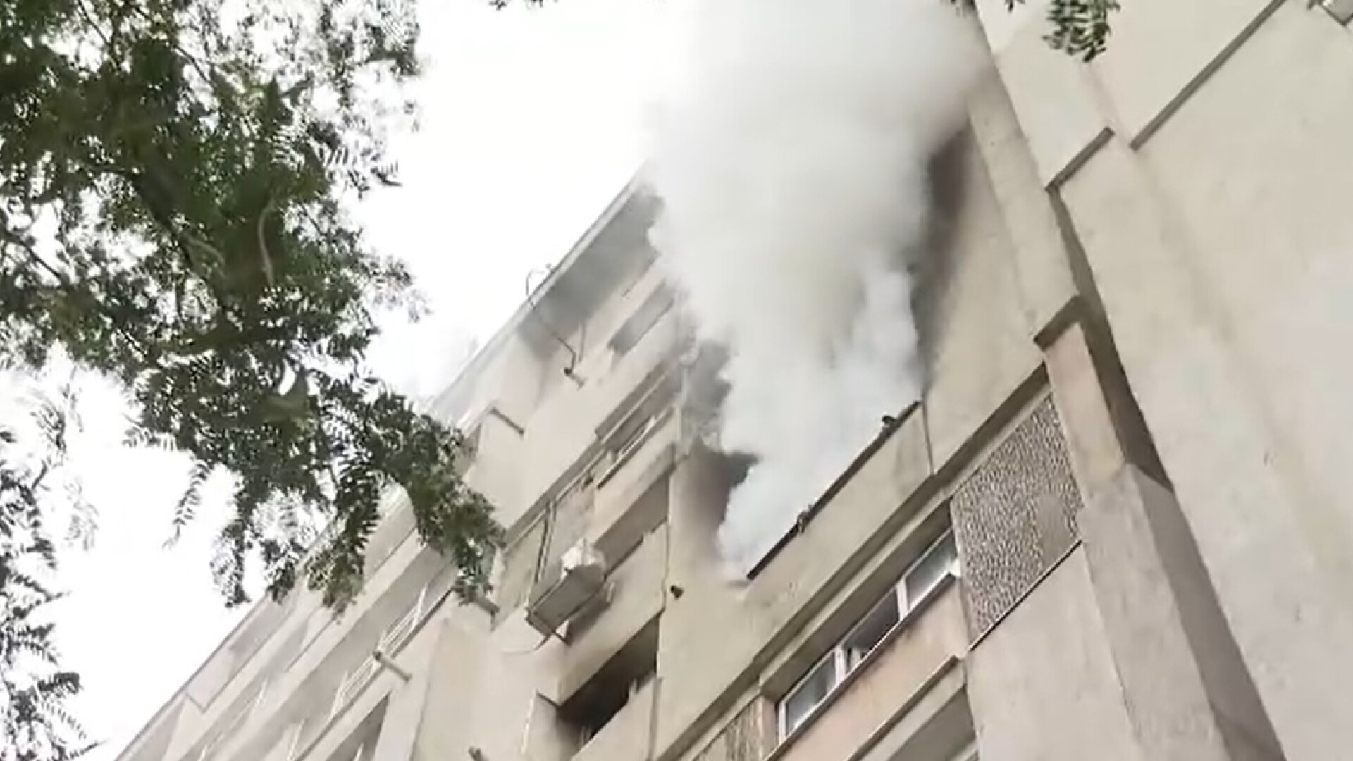 Read more about the article Ce poate face o tigaie cu mâncare uitată pe aragaz. Un clujean a fost intoxicat cu fum, fiind transportat de urgență la spital