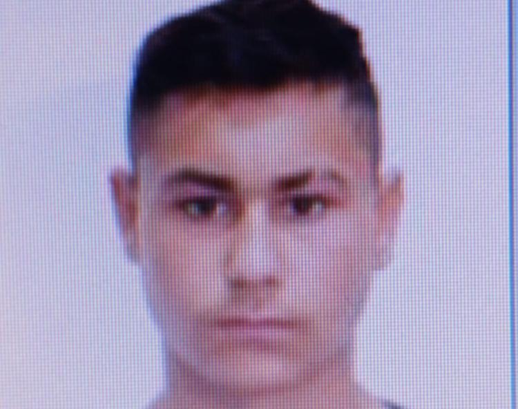 Read more about the article L-ați văzut? Un tânăr cercetat pentru tâlhărie a evadat de sub escorta poliției în plină zi, din Judecătoria Turda